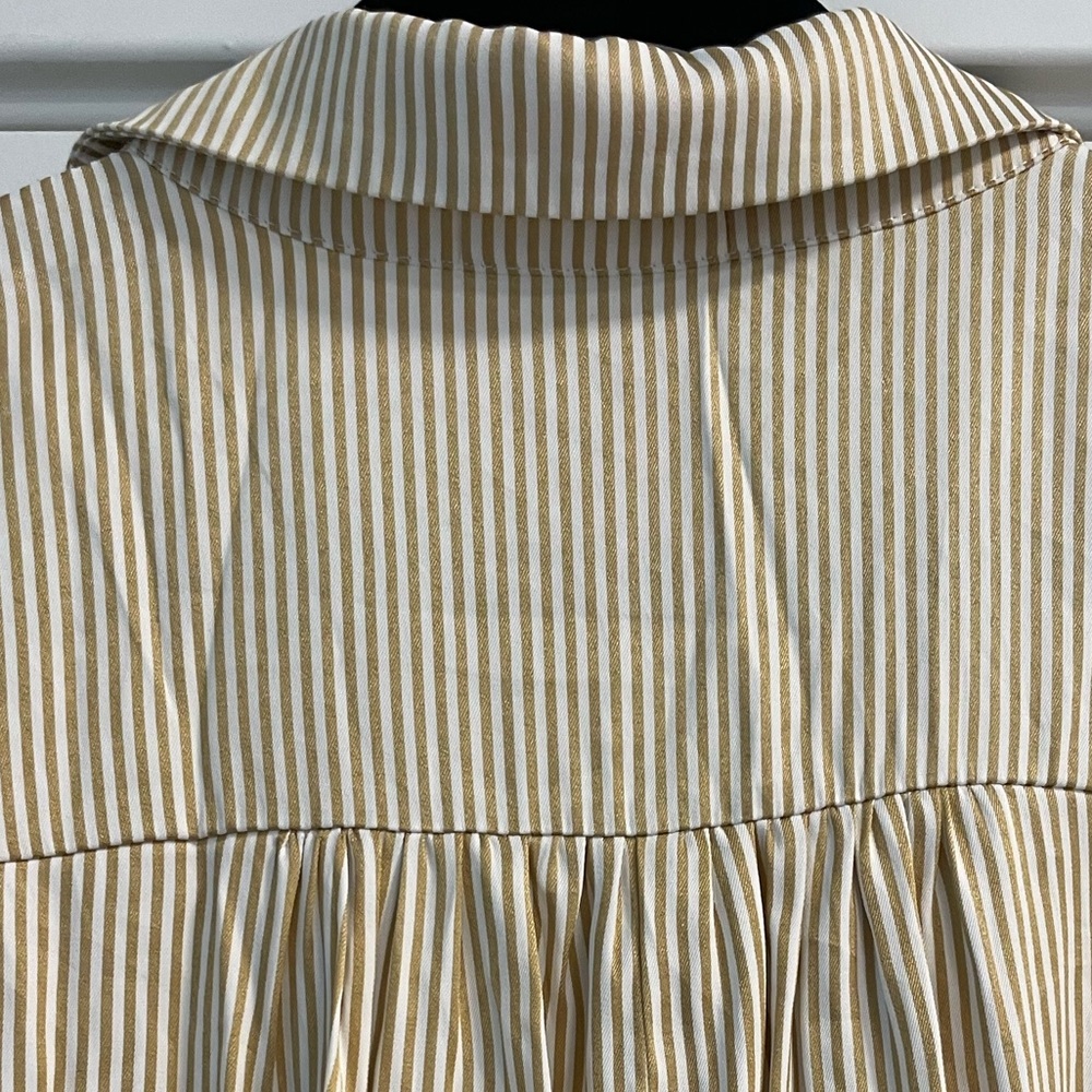 Everyday Chic Boutique Button Down Swing Top. Cre… - image 6